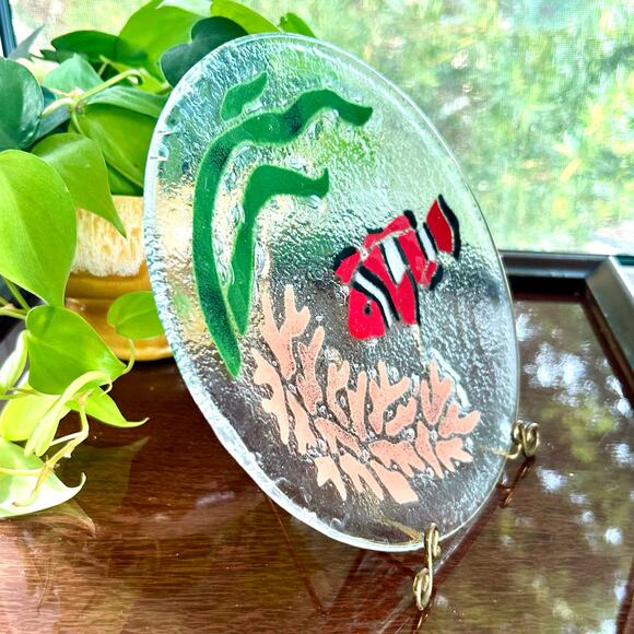 Peggy Karr Signed Fused Glass Art Plate – Clownfish Coral Reef Design – 8” - Picture 4 of 9